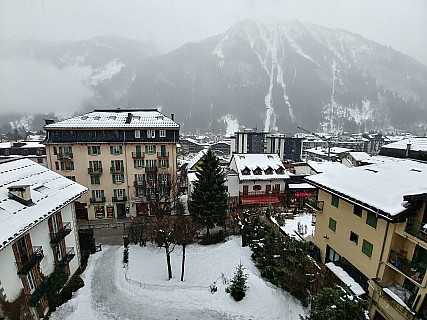 View from Hotel Richemond room
Photographer;&nbsp;Simon
2018-01-21&nbsp;12.26.24;&nbsp;Metadata time: '2018 Jan 21 12:26'
Original size:&nbsp;4,160 x 3,120; 3,797 kB
Filename: 2018-01-21 12.26.24_HDR LG6 Simon - view from Hotel Richemond room.jpeg