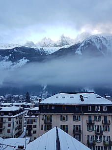 View of mountains from Hotel Richemond
Photo: Jim
2018-01-23 09.25.00; '2018 Jan 23 09:25'
Original size: 3,024 x 4,032; 3,348 kB