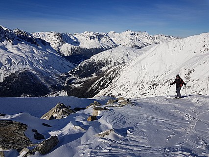 Simon with view of Argentière
Photographer;&nbsp;Jim
2018-01-23&nbsp;14.25.04;&nbsp;Metadata time: '2018 Jan 23 14:25'
Original size:&nbsp;4,032 x 3,024; 5,178 kB
Filename: 2018-01-23 14.25.04 Jim - Simon with view of Argentière.jpeg