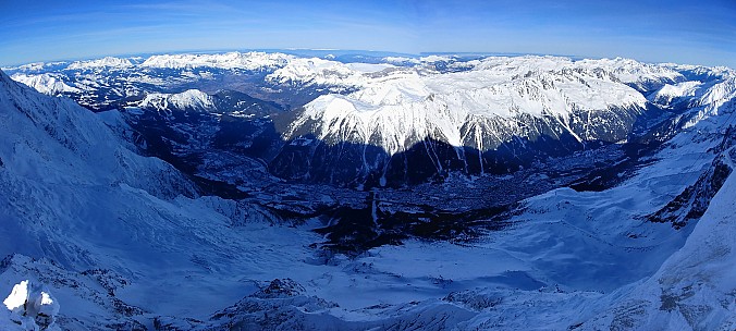 View of Chamonix valley
Photographer;&nbsp;Simon
2018-01-24&nbsp;10.34.24;&nbsp;Metadata time: '2018 Jan 24 10:34'
Original size:&nbsp;5,524 x 2,486; 11,408 kB;&nbsp;stitch
Filename: 2018-01-24 10.34.24_HDR LG6 Simon - view of Chamonix valley_stitch.jpg