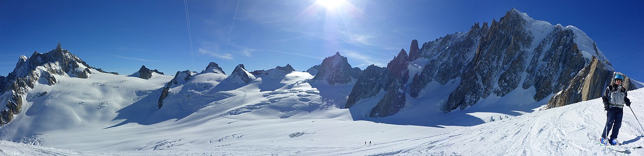 Jim on Vallée Blanche névé
Photographer;&nbsp;Simon
2018-01-24&nbsp;12.23.16;&nbsp;Metadata time: '2018 Jan 24 12:23'
Original size:&nbsp;13,135 x 3,195; 36,243 kB;&nbsp;stitch
Filename: 2018-01-24 12.23.16 Panorama Simon - Jim on Vallée Blanche névé_stitch.jpg
