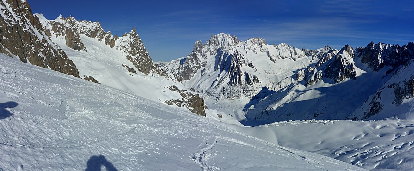 2018-01-24 12.31.36 Panorama Simon - view down Vallée Blanche_stitch.jpg: 7600x3151, 22606k (2018 Feb 23 22:07)