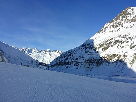 2018-01-24 14.19.13 P1010930 Simon - view down Glacier du Tacul.jpeg: 4608x3456, 5869k (2018 Feb 18 19:52)