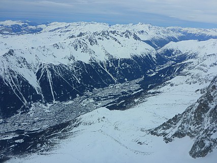 2018-01-25 17.28.11 P1010980 Simon - view down Aiguille du Midi lift.jpeg: 4608x3456, 6132k (2018 Jan 25 17:28)