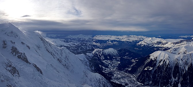Chamonix
Photographer;&nbsp;Jim
2018-01-25&nbsp;15.58.04;&nbsp;Metadata time: '2018 Jan 25 15:58'
Original size:&nbsp;6,219 x 2,814; 14,023 kB;&nbsp;stitch
Filename: 2018-01-25 15.58.04 Jim - Chamonix_stitch.jpg