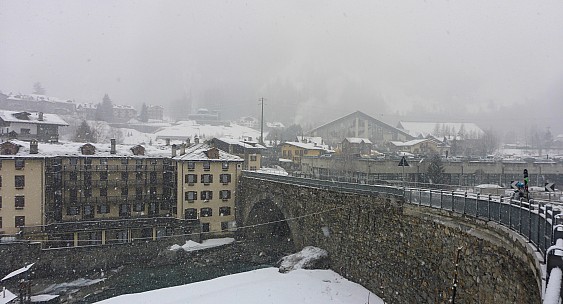 Snowing in Courmayeur
Photo: Simon
2018-01-26 09.30.28; '2018 Jan 26 09:30'
Original size: 5,879 x 3,175; 16,732 kB; stitch
2018-01-26 09.30.28 Panorama Simon - snowing in Courmayeur_stitch.jpeg