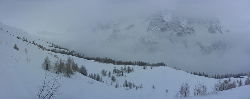 From top of Aretù
Photographer;&nbsp;Simon
2018-01-26&nbsp;10.40.01;&nbsp;Metadata time: '2018 Jan 26 10:40'
Original size:&nbsp;10,029 x 3,995; 31,741 kB;&nbsp;stitch
Filename: 2018-01-26 10.40.01 Panorama Simon - from top of Aretù_stitch.jpeg