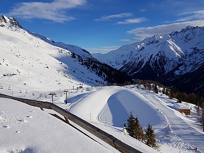 La Flégère La Trappe lift
Photo: Jim
2018-01-27 09.32.10; '2018 Jan 27 09:32'
Original size: 4,032 x 3,024; 4,344 kB
2018-01-27 09.32.10 Jim - La Flégère La Trappe lift.jpeg