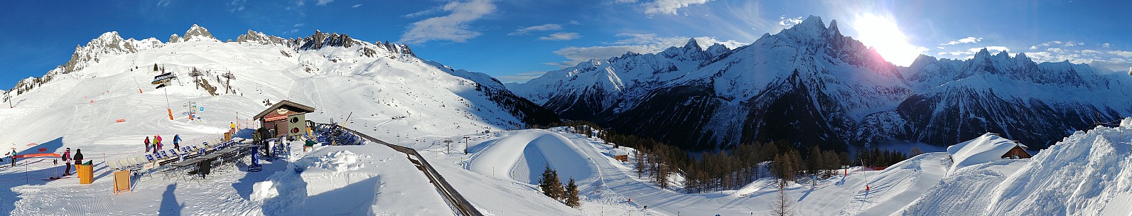 Téléphérique de La Flégère panorama
Photographer;&nbsp;Simon
2018-01-27&nbsp;09.32.16;&nbsp;'2018 Jan 27 09:32'
Original size:&nbsp;18,608 x 3,552; 18,936 kB
2018-01-27 09.32.16 LG6 Simon - Téléphérique de La Flégère panorama.jpeg