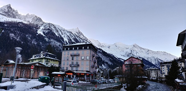 Chamonix River Arve
Photographer;&nbsp;Simon
2018-01-28&nbsp;08.35.02;&nbsp;Metadata time: '2018 Jan 28 08:35'
Original size:&nbsp;7,628 x 3,732; 23,043 kB;&nbsp;stitch
Filename: 2018-01-28 08.35.02_HDR LG6 Simon - Chamonix River Arve_stitch.jpg
