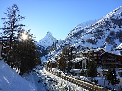 Matterhorn from Zermatt
Photo: Simon
2018-01-29 15.36.55; '2018 Jan 29 15:36'
Original size: 4,608 x 3,456; 6,387 kB
2018-01-29 15.36.55 P1020063 Simon - Matterhorn from Zermatt.jpeg