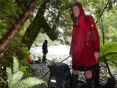 2019-01-13 12.50.03 P1020383 Simon - Bruce at Paringa River lunch stop.jpeg: 4608x3456, 5800k (2019 Jun 20 21:11)