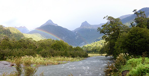 2019-01-13 18.56.42 Panorama Simon - rainbow at Tunnel Creek_stitch.jpg: 6871x3535, 21293k (2019 Jun 20 21:11)