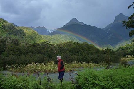 2019-01-13 18.57.25 P1050651 Philip - Bruce and rainbow.jpeg: 4320x2880, 4894k (2019 Jun 24 21:12)