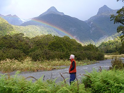 2019-01-13 18.57.38 P1000568 Jim - Bruce and rainbow in the Paringa.jpeg: 4320x3240, 4911k (2019 Jun 24 22:12)