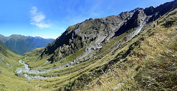 2019-01-15 11.14.54 Panorama Simon - ascending slopes to the saddle_stitch.jpg: 9218x4781, 50665k (2019 Jun 20 21:11)