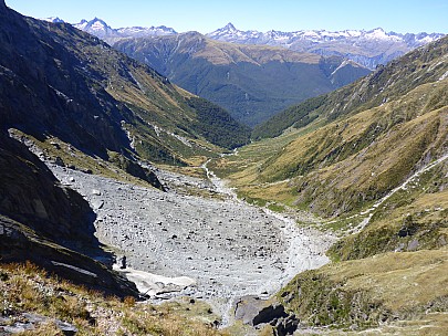 2019-01-15 11.42.21 P1020480 Simon - view into McCullaugh Creek.jpeg: 4608x3456, 5895k (2019 Jun 20 21:11)