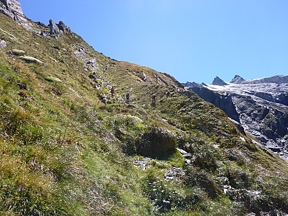 2019-01-15 12.19.04 P1020484 Simon - looking up descent route.jpeg: 4608x3456, 6236k (2019 Jun 20 21:11)