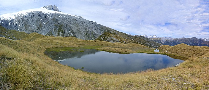 2019-01-16 16.28.04 Panorama Simon - Murdock Tarn_stitch.jpg: 10722x4630, 49124k (2019 Jun 20 21:11)