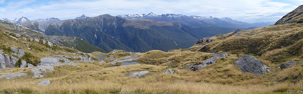 2019-01-16 17.20.11 Panorama Jim - Murdock Tarns_stitch.jpg: 8923x2776, 23414k (2019 May 10 21:46)