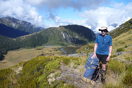 2019-01-18 10.13.30 P1050746 Philip - Alan and view back to Marks Flat.jpeg: 4320x2880, 5202k (2019 Jun 24 21:12)