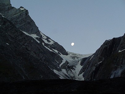 2019-01-18 21.14.59 DSC02601 Alan - moon over upper Otoko pass.jpeg: 5152x3864, 7880k (2019 Jun 20 20:42)