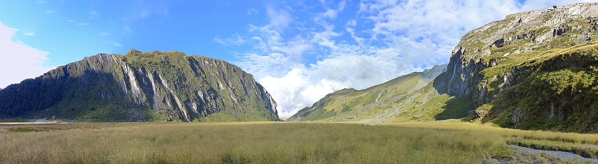 Marks Flat
Photographer;&nbsp;Simon
2019-01-18&nbsp;08.19.20;&nbsp;Metadata time: '2019 Jan 18 08:19'
Original size:&nbsp;12,038 x 3,309; 33,278 kB;&nbsp;stitch
Filename: 2019-01-18 08.19.20 Panorama Simon - Marks Flat_stitch.jpg