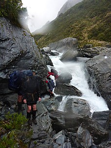 2019-01-19 08.31.16 P1020663 Simon - progress down Otoko boulders.jpeg: 3456x4608, 5499k (2019 Jun 20 21:11)