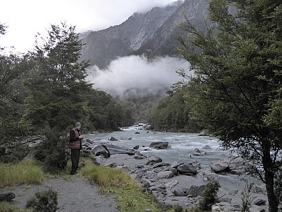 2019-01-21 09.31.17 P1010610 Brian - Alan looking up Otoko river.jpeg: 4000x3000, 5109k (2019 Jun 24 21:09)