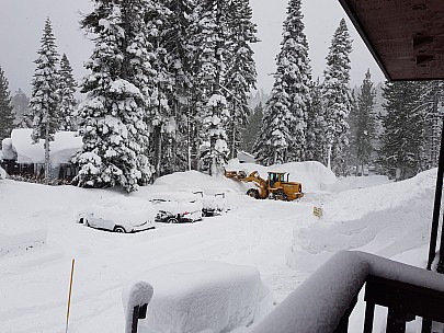 2019-02-26 07.41.04 Jim - view from our window of snow clearing.jpeg: 4032x3024, 2517k (2019 Feb 28 15:48)
