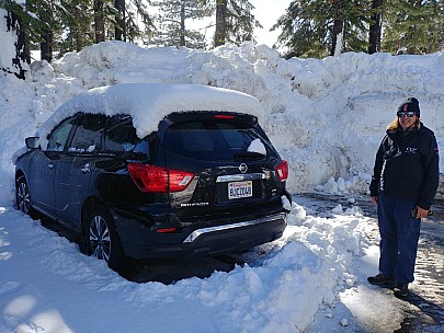 09  54 52 HDR LG 6 Simon - Jim and car after another nights snow
Photo: Simon
{0}; '2019 Feb 27 09:54'
Original size: 4,160 x 3,120; 5,229 kB