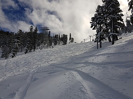 View up Gunbarrel of Aerial Tram
Photographer;&nbsp;Jim
2019-03-07&nbsp;11.48.20;&nbsp;Metadata time: '2019 Mar 07 11:48'
Original size:&nbsp;4,032 x 3,024; 4,690 kB
Filename: 2019-03-07_11.48.20 Jim - view up Gunbarrel of Aerial Tram.jpeg