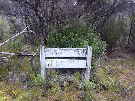 2019-11-14 10.06.04 P1030039 Simon - Freshwater Freds halfway sign.jpeg: 4608x3456, 5991k (2019 Nov 14 10:06)