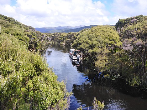 2019-11-14 14.51.42 P1030044 Simon - Water Taxi at Freshwater Jetty.jpeg: 4608x3456, 6079k (2019 Nov 14 14:51)