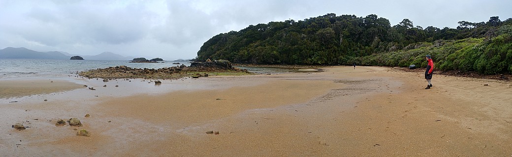 Brian at Boulder Beach
Photographer;&nbsp;Simon
2019-11-16&nbsp;11.25.30;&nbsp;Metadata time: '2019 Nov 16 11:25'
Original size:&nbsp;9,301 x 2,863; 24,514 kB;&nbsp;stitch
Filename: 2019-11-16 11.25.30_HDR LG6 Simon - Brian at Boulder Beach_stitch.jpg