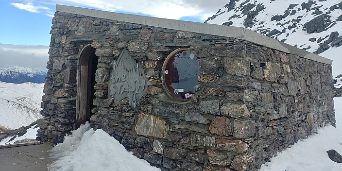 2020-08-02 10.09.46_HDR LG6 Simon - The Stash at the Remarkables.jpeg: 4160x2080, 4048k (2020 Dec 19 12:10)