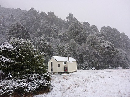 2020-09-01 07.50.11 P1030435 Simon - snowing at Mistake Flats Hut.jpeg: 4608x3456, 6459k (2020 Oct 31 18:41)