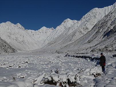 Simon in snow heading into the Forbes
Photographer;&nbsp;Brian
2020-09-02&nbsp;08.50.11;&nbsp;Metadata time: '2020 Sept 02 08:50'
Original size:&nbsp;4,000 x 3,000; 4,717 kB
Filename: 2020-09-02 08.50.11 P1020301 Brian - Simon in snow heading into the Forbes.jpeg