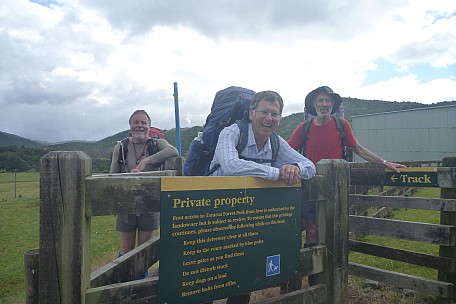 Three amigos at Poads Road
Photo:&nbsp;Philip
2021-01-22&nbsp;10.00.59;&nbsp;'2021 Jan 22 10:00'
Original size:&nbsp;4,320 x 2,880; 5,012 kB
2021-01-22 10.00.59 P1060389 Philip - Three amigos at Poads Road.jpeg