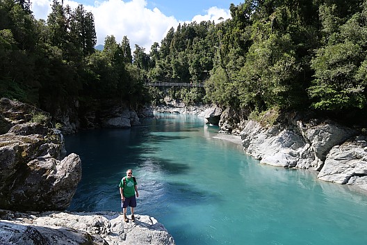 2022-03-05 11.57.55 IMG_0281 Brian - Simon in Hokitika Gorge.jpeg: 5472x3648, 9768k (2022 Oct 21 15:13)