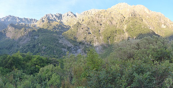 Sierra Range
Photographer;&nbsp;Simon
2022-03-09&nbsp;08.08.40;&nbsp;Metadata time: '2022 Mar 09 08:08'
Original size:&nbsp;6,915 x 3,513; 22,670 kB;&nbsp;stitch
Filename: 2022-03-09 08.08.40 Panorama Simon - Sierra Range_stitch.jpg