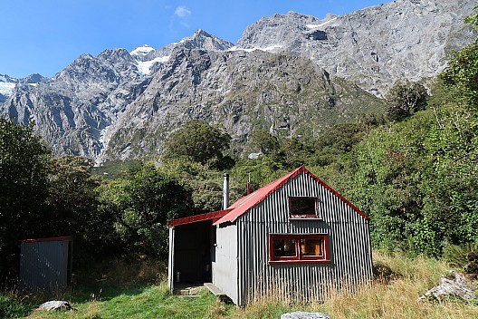 2022-03-09 11.12.08 IMG_0323 Brian - Douglas Rock Hut.jpeg: 5472x3648, 11658k (2022 Dec 04 14:10)