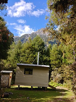 2022-03-10 11.25.48_HDR LG6 Simon - Architect Creek Hut.jpeg: 3120x4160, 6696k (2022 Dec 11 09:28)