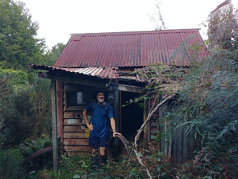 2022-03-11 09.49.12_HDR LG6 Simon - Brian at Hamers Flat Hut.jpeg: 4160x3120, 6106k (2022 Dec 11 09:29)