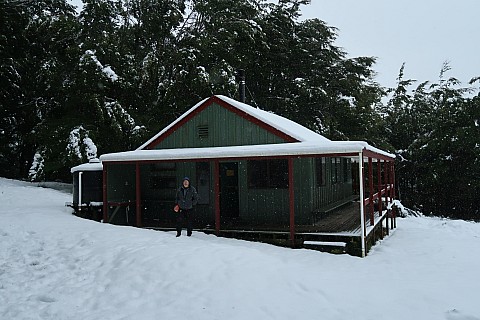 2022-07-31 08.18.12 IMG_0404 Brian - Simon at Hurunui Hut snowing.jpeg: 5472x3648, 7337k (2022 Dec 11 14:47)