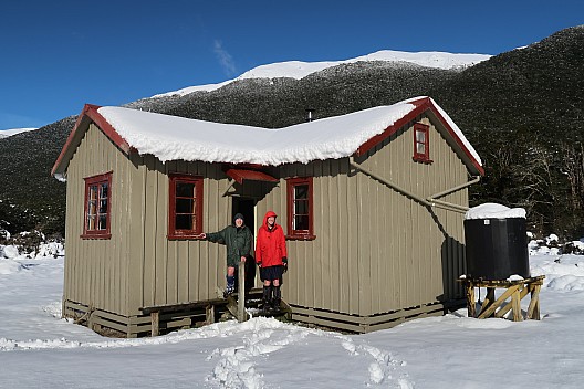 2022-07-31 14.59.37 IMG_0420 Brian - Simon and Bruce at Hurunui 3 hut.jpeg: 5472x3648, 7381k (2022 Dec 11 14:48)