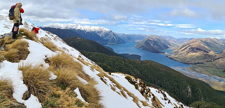 2022-08-04 13.25.43 S20 Simon - view from our high point on Macs Knob_stitch.jpg: 5576x2668, 15047k (2022 Dec 11 15:09)