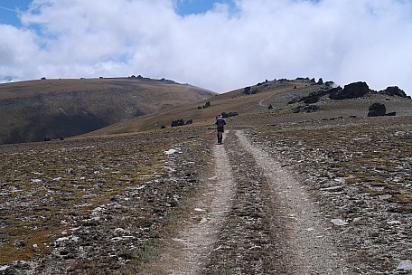 Simon heading along the Dunstan tops
Photographer;&nbsp;Brian
2022-12-31&nbsp;11.55.20;&nbsp;Metadata time: '2022 Dec 31 11:55'
Original size:&nbsp;5,472 x 3,648; 10,946 kB
Filename: 2022-12-31 11.55.20 IMG_0712 Brian - Simon heading along the Dunstan tops.jpeg
