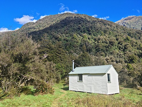 Horseshoe Flat Hut
Photo: Simon
2023-04-16 14.41.22; '2023 Apr 16 14:41'
Original size: 9,248 x 6,936; 27,838 kB