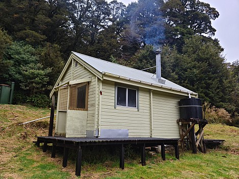 Māori Saddle hut
Photo: Simon
2023-04-18 15.17.41; '2023 Apr 18 15:17'
Original size: 9,248 x 6,936; 16,548 kB